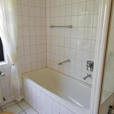 Gepflegte In Zweifamilienhaus