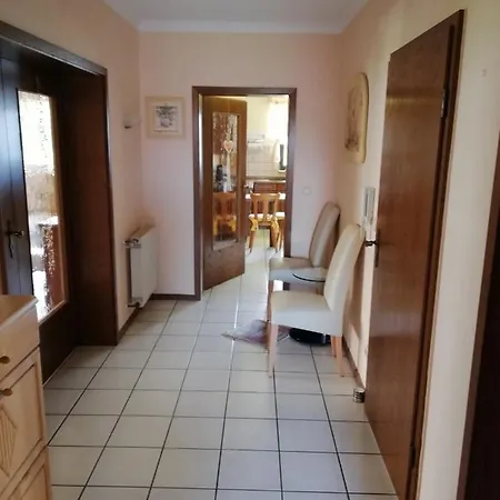 Gepflegte In Zweifamilienhaus *