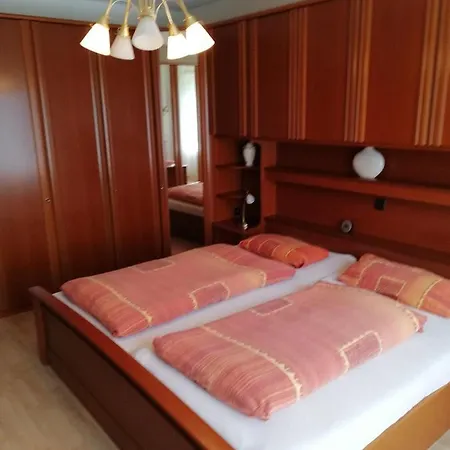 Gepflegte In Zweifamilienhaus Lejlighed *
