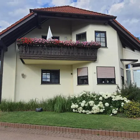 Gepflegte In Zweifamilienhaus Lejlighed *